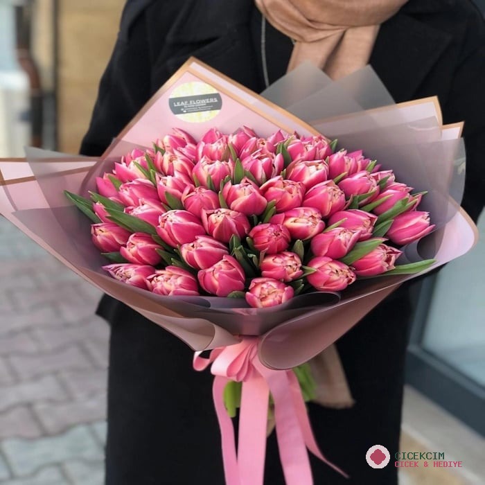 Pembe laleler buketi